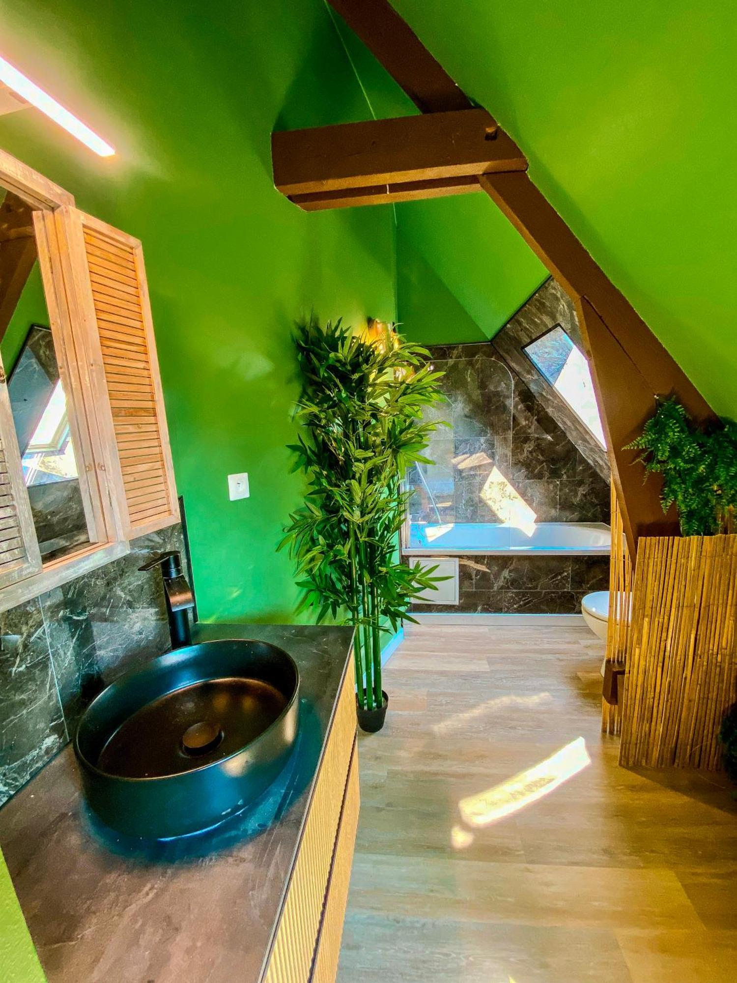 La Kabane , Appartement Proche Centre Et Plage Avec Experience Decoration Jungle Unique Ле-Портель Экстерьер фото